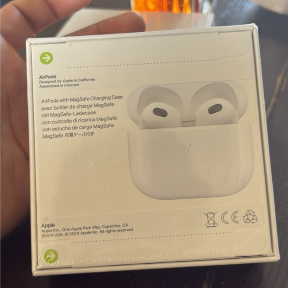 Apple AirPod gen 4